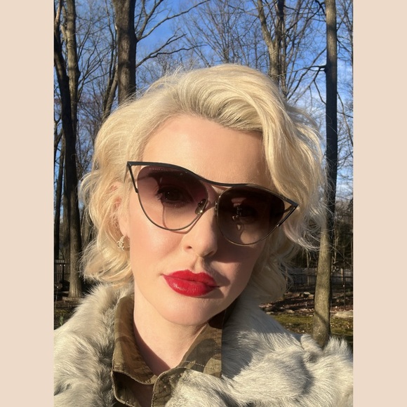 Meet your Posher, Erin - Picture 2 of 15